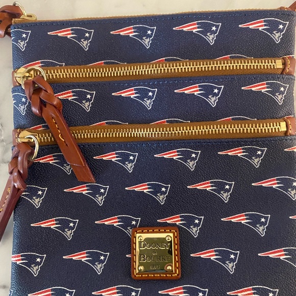 Dooney & Bourke Handbags - Dooney Bourke cross body New England Patriots